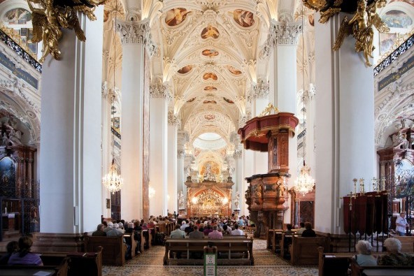 Eine Innenaufnahme von der Basilika Via Maria, der Partner Stadt von Altötting.