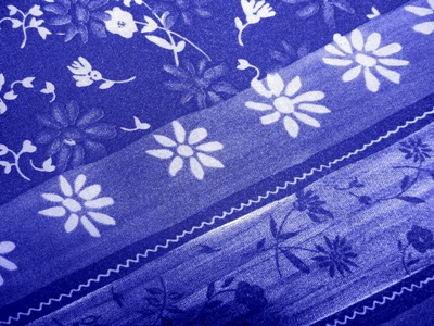 Blaudruck Blumen auf Textil.