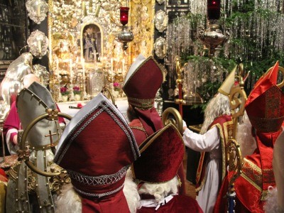 Nikoläuse in der Gnadenkapelle Altötting.