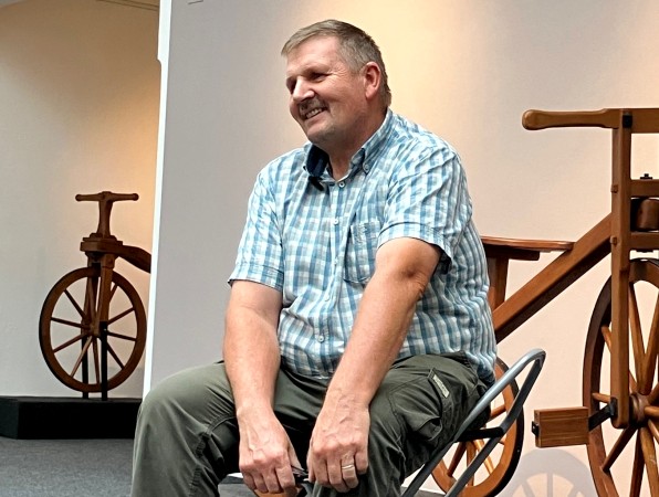 Antal Ludovic in der Werkstatt