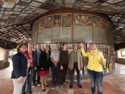 Touristengruppe besichtigt Gnadenkapelle