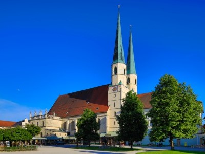 Außenaufnahme Stiftspfarrkirche Altötting