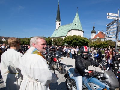Motorradwallfahrt-Altoetting-400x300-Foto-Heiner-Heine__47_