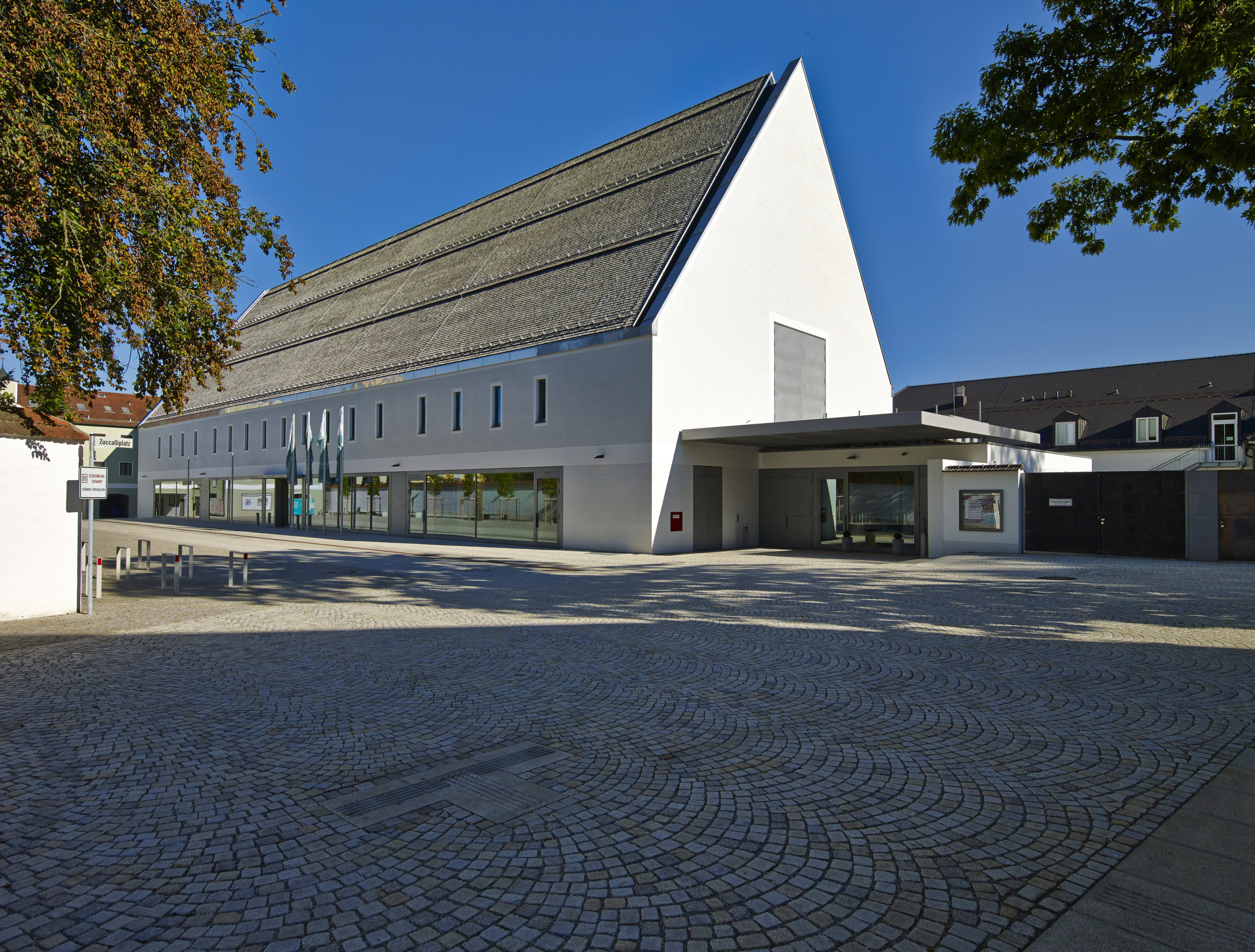 aussen-forum-altoetting-foto-iven-matheis-CF028193 aussen-forum-altoetting-foto-iven-matheis-CF028193