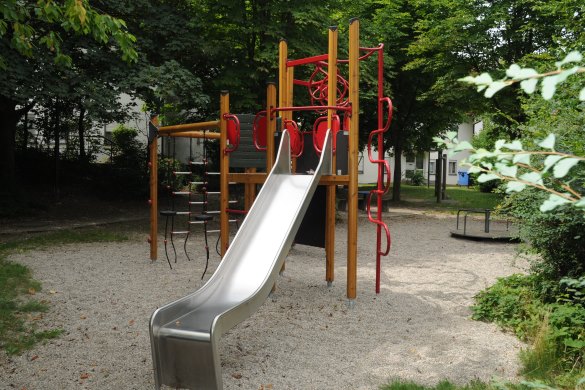 spielplatz-altoetting-georgenstrasse-foto-stadt-585x390