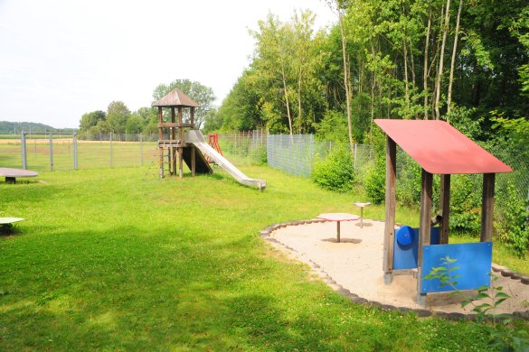 spielplatz-altoetting-huettenberger-weg-foto-stadt-585x390 spielplatz-altoetting-huettenberger-weg-foto-stadt-585x390