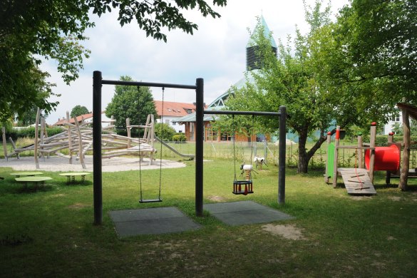 spielplatz-altoetting-nikolaus-lenau-strasse-foto-stadt-585x390 spielplatz-altoetting-nikolaus-lenau-strasse-foto-stadt-585x390