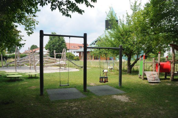 spielplatz-altoetting-nikolaus-lenau-strasse-foto-stadt-585x390