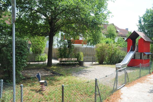 spielplatz-altoetting-pater-rupert-mayer-strasse-foto-stadt-585x390 spielplatz-altoetting-pater-rupert-mayer-strasse-foto-stadt-585x390
