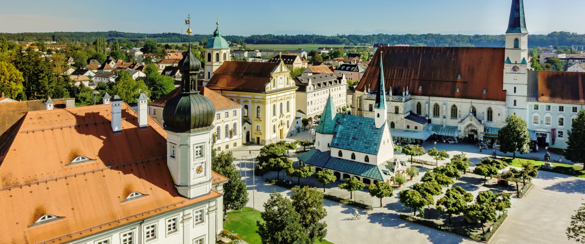 Stadt Altötting, Kapellplatz Altötting, Rathaus, Luftbild, Klaus Vierlinger