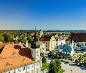 stadt-altoetting-kapellplatz-altoetting-luftbild-foto-klaus-vierlinger_67-275x235 stadt-altoetting-kapellplatz-altoetting-luftbild-foto-klaus-vierlinger_67-275x235