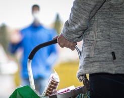 Stadt Altötting, Frau mit Korb, Foto: Pixabay